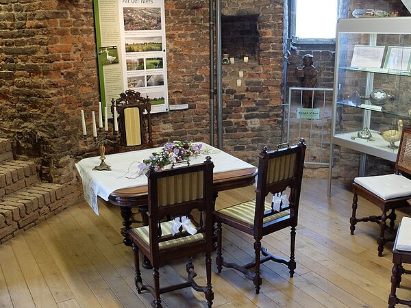 <h4> Das Hochzeitszimmer </h4> Hochzeitszimmer