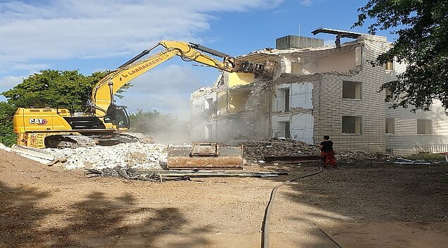 <h4> Ehemaliges Schwesternwohnheim </h4> Abriss_Oedt